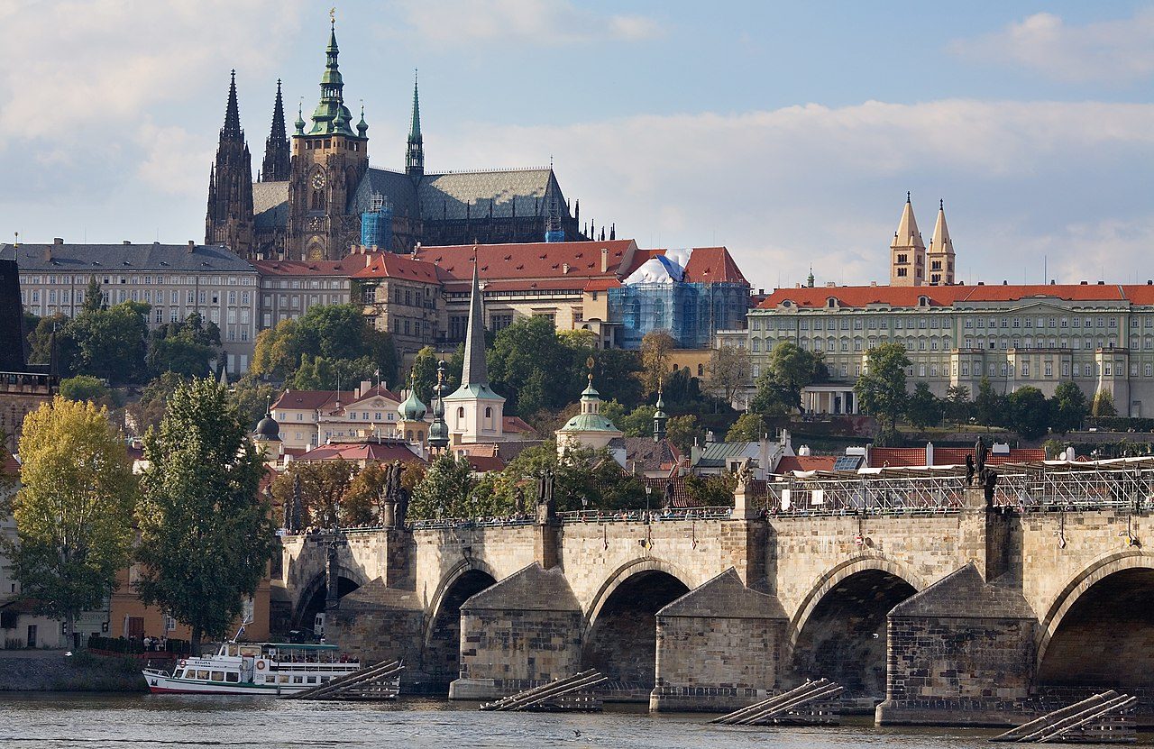 Prague Castle and Charles Bridge over the Vltava — Photo by Jorge Royan, CC BY-SA 3.0, via Wikimedia Commons